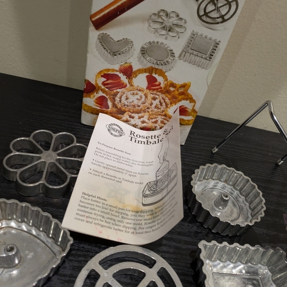 Norpro Silver Rosette & Timbale Set with Wooden Handle - Picture 7 of 7